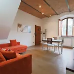 Apartment Martini86 - Comodo, Subito Fuori Le Mura - Naonbnb