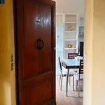 Martini86 - Comodo, Subito Fuori Le Mura - Naonbnb Apartment *