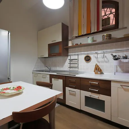 Comodo Appartamento, Subito Fuori Le Mura *